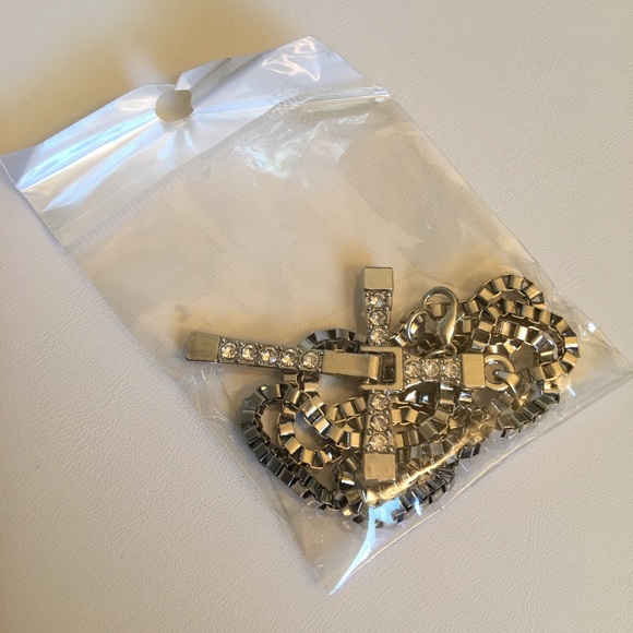 Dominic Toretto’s Cross Pendant - Picture 8 of 8